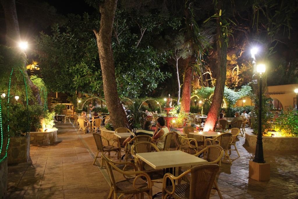 Hotel Baviera Cala Ratjada  Exterior photo