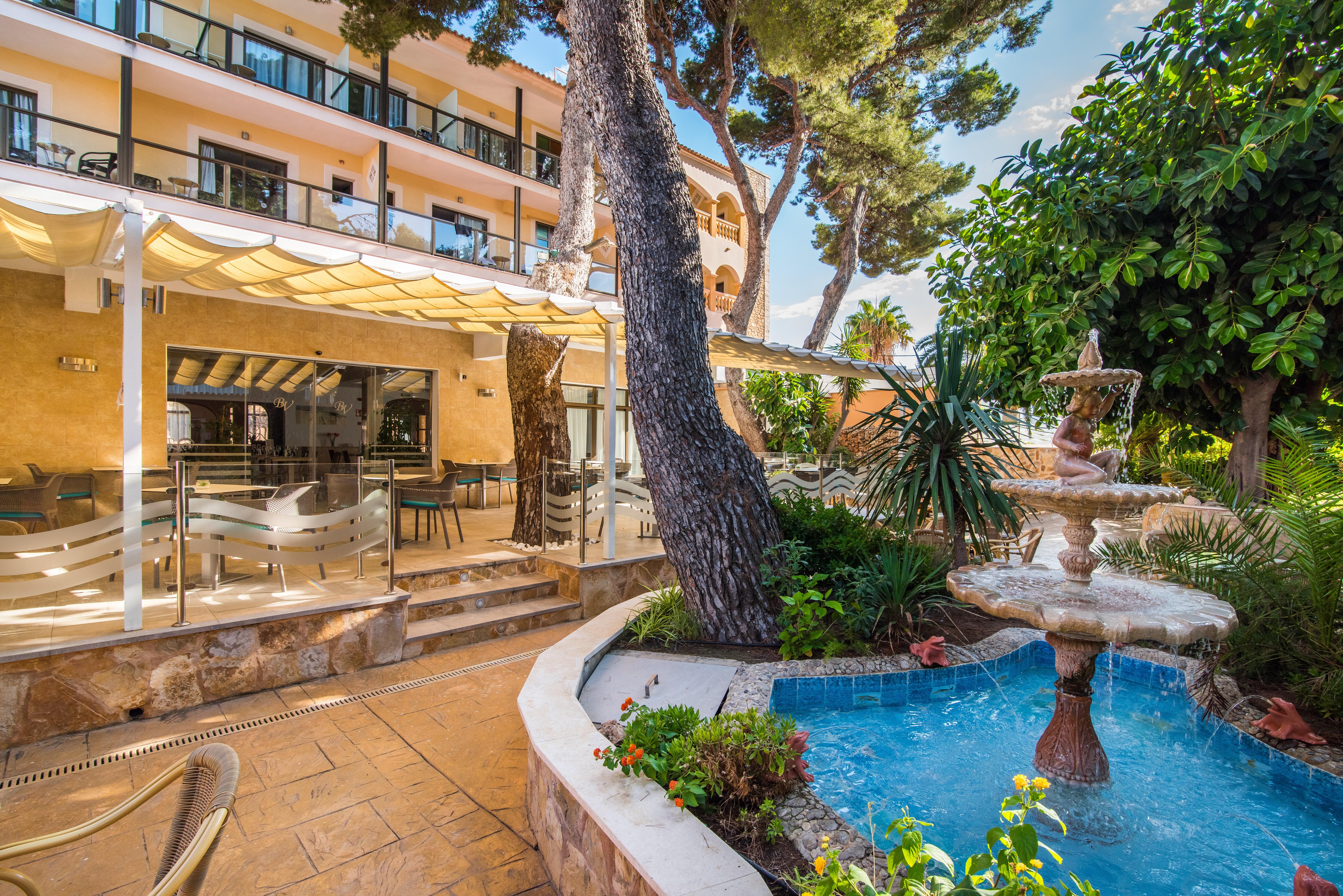 Hotel Baviera Cala Ratjada  Exterior photo