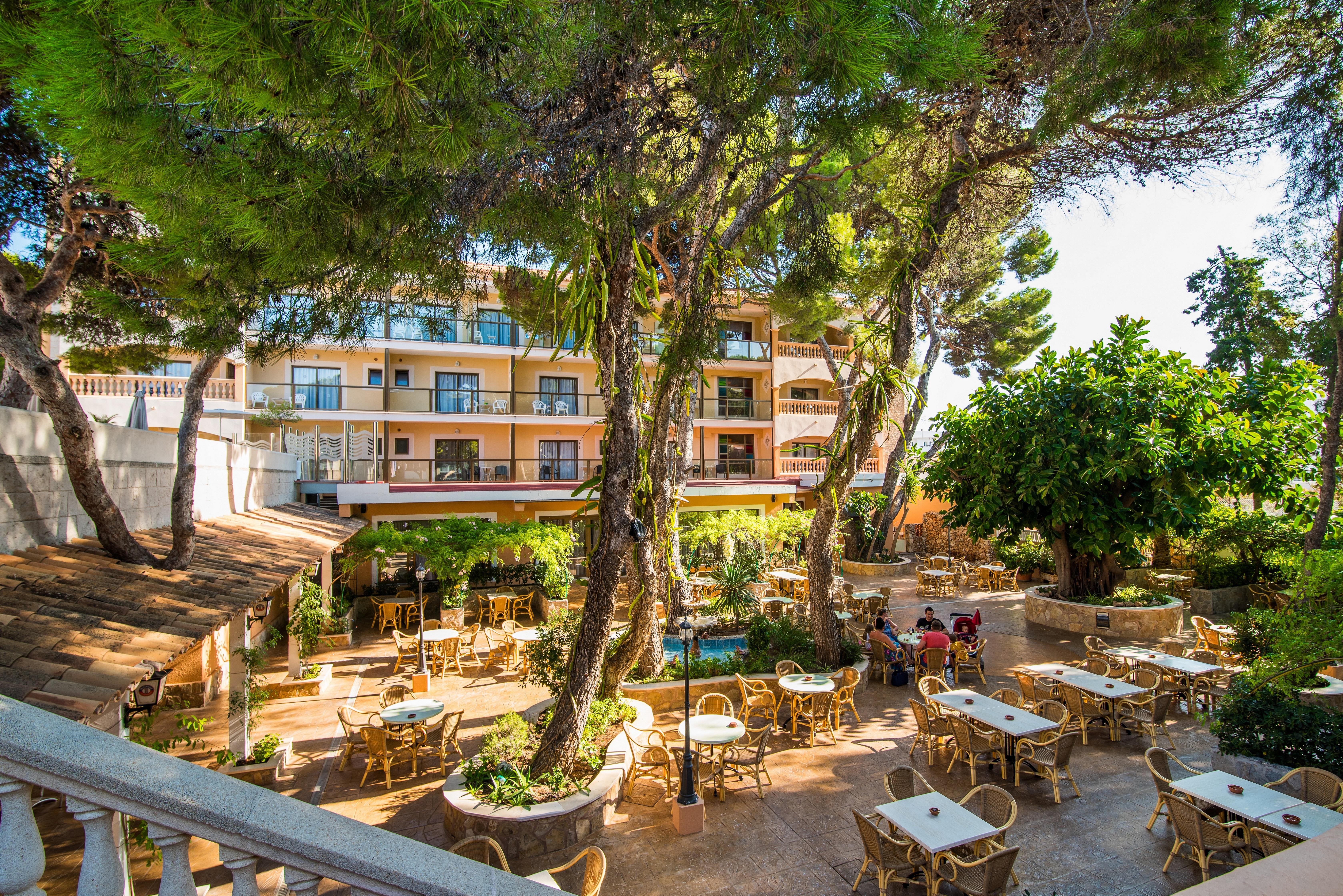 Hotel Baviera Cala Ratjada  Exterior photo